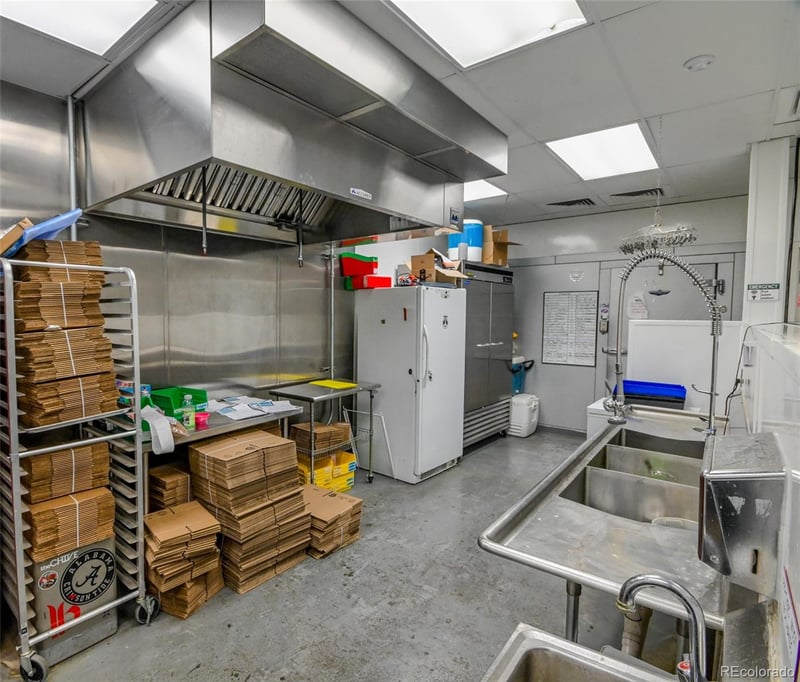 472 Laredo St, Aurora, CO 80011