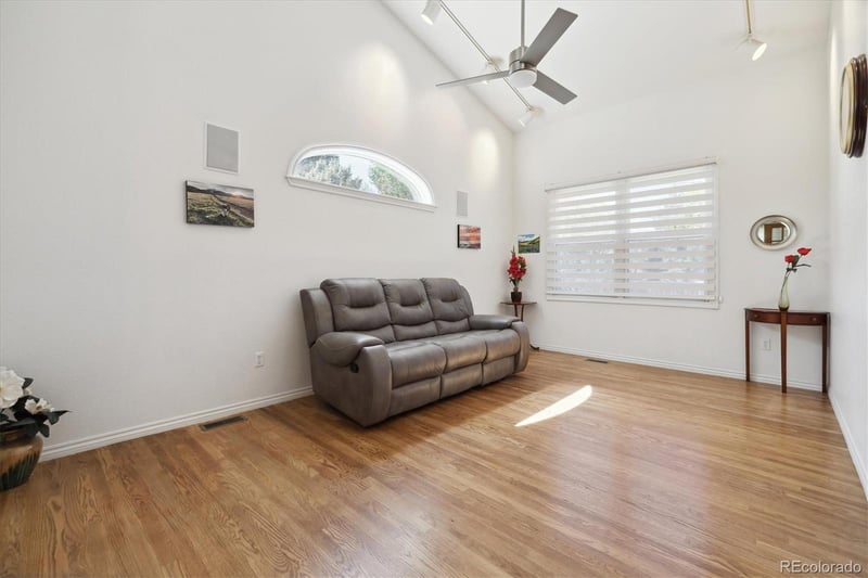 957 S Emporia St, Denver, CO 80247