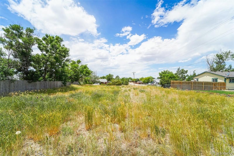N 5th St, Bennett, CO 80102
