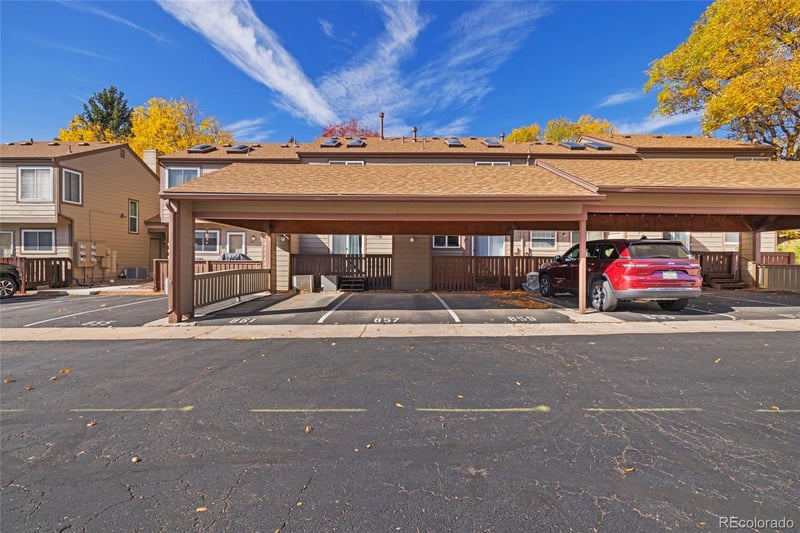 857 Summer Dr, Highlands Ranch, CO 80126