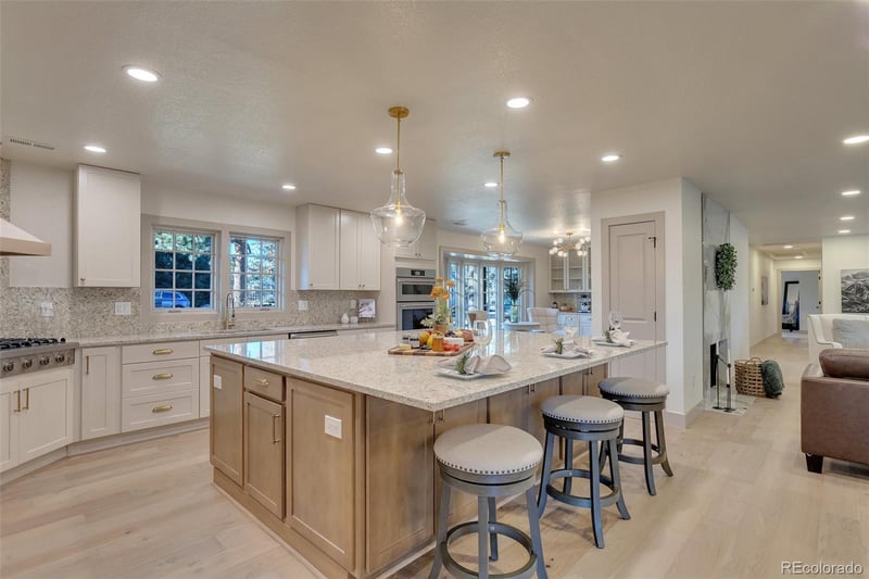 8 Cherry Vale Dr, Englewood, CO 80113