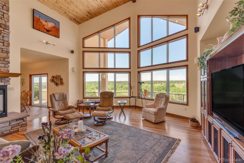 5616 River View Ln, Pueblo, CO 81004