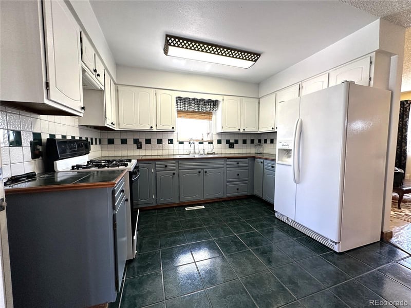 630 Hewitt St, Pueblo, CO 81005