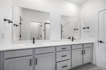 5688 Killarney Ct, Aurora, CO 80019