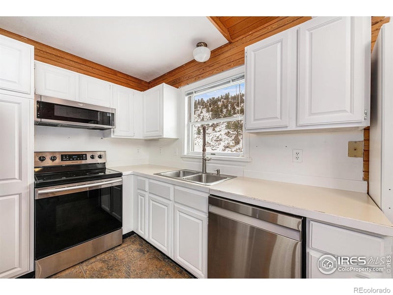 43 Gladeview Ct, Glen Haven, CO 80532