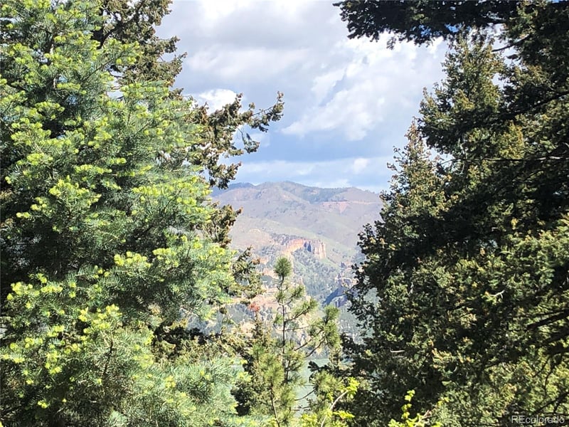 60 Oak Ridge Rd, Manitou Springs, CO 80829