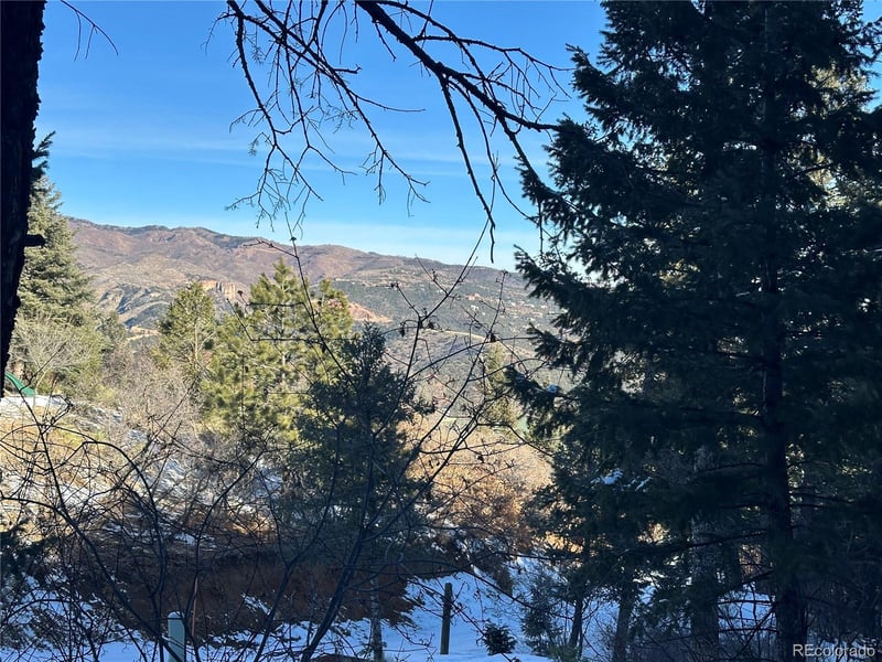 60 Oak Ridge Rd, Manitou Springs, CO 80829