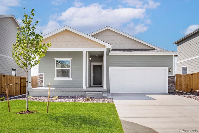 48215 Shetland Dr, Bennett, CO 80102