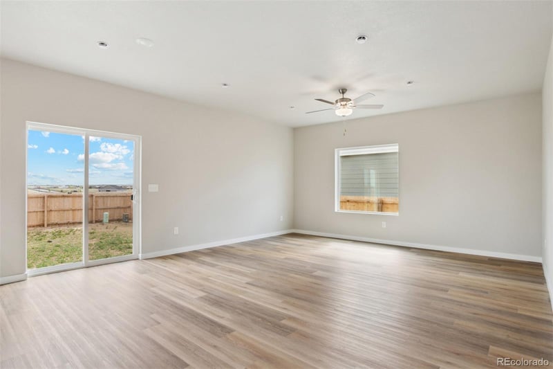 48290 Shetland Dr, Bennett, CO 80102
