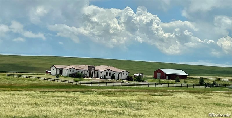 7172 S Oakleaf St, Bennett, CO 80102