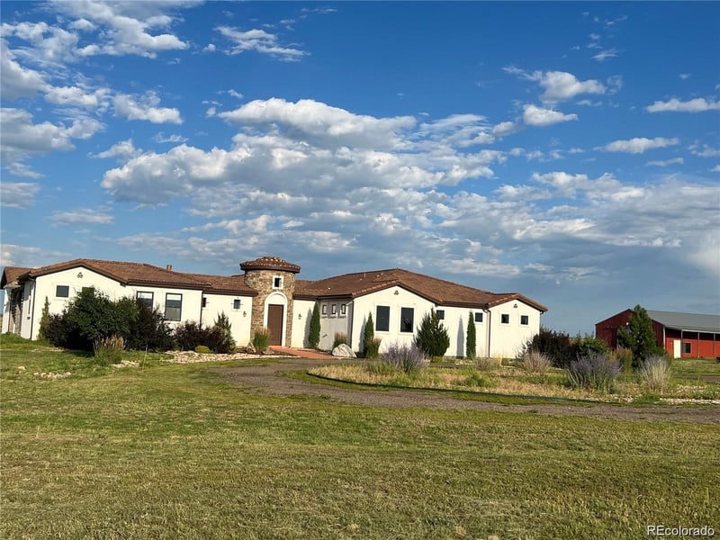 7172 S Oakleaf St, Bennett, CO 80102