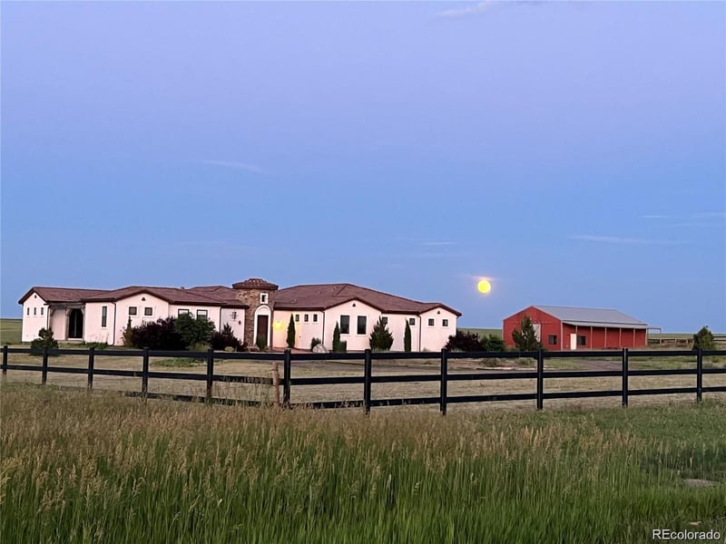 7172 S Oakleaf St, Bennett, CO 80102