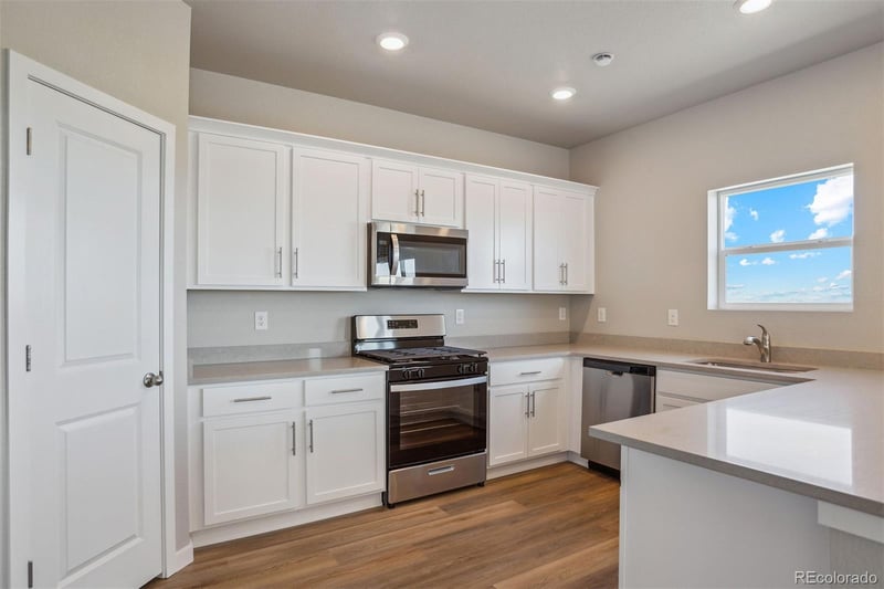 48230 Shetland Dr, Bennett, CO 80102
