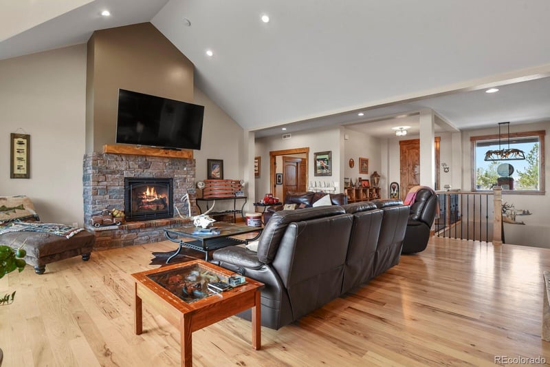 5800 Elk View Ct, Larkspur, CO 80118