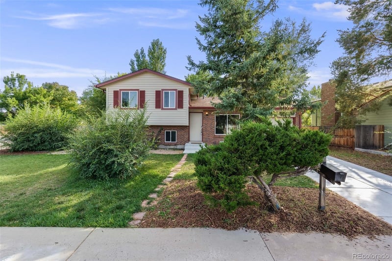 8952 W Stanford Ave, Denver, CO 80123