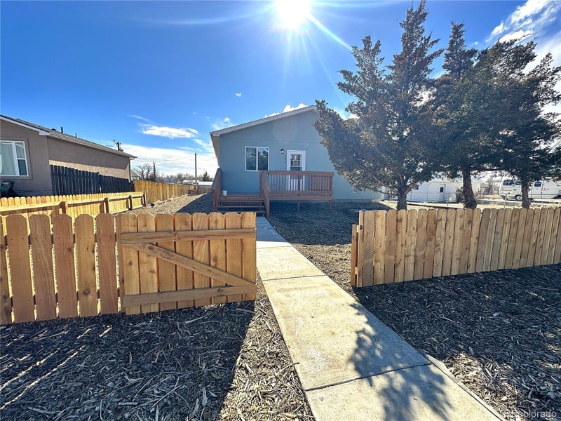 606 7th St, Hugo, CO 80821