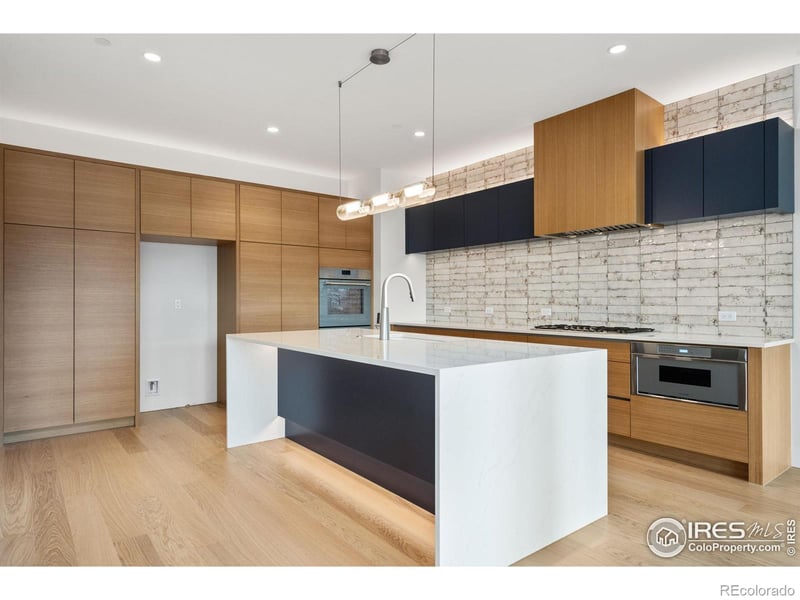 205 6th St #301, Loveland, CO 80537