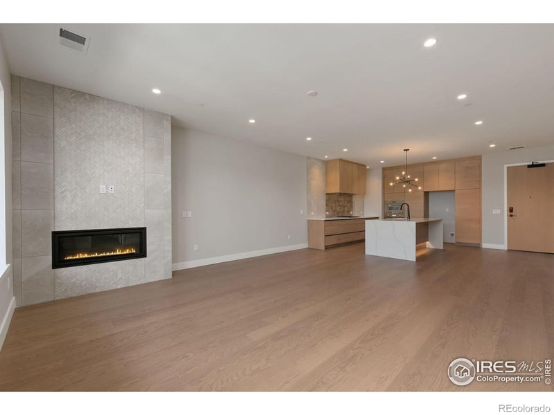205 6th St #302, Loveland, CO 80537