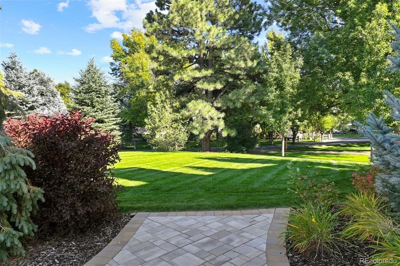 2 Viking Dr, Englewood, CO 80113