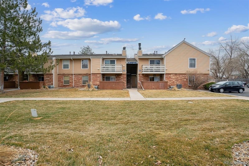 3320 Ammons St #104, Lakewood, CO 80227