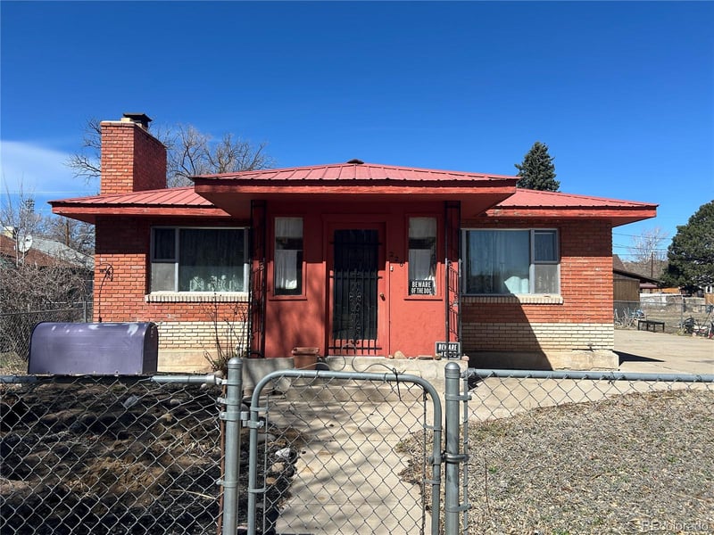 226 7th St, Walsenburg, CO 81089