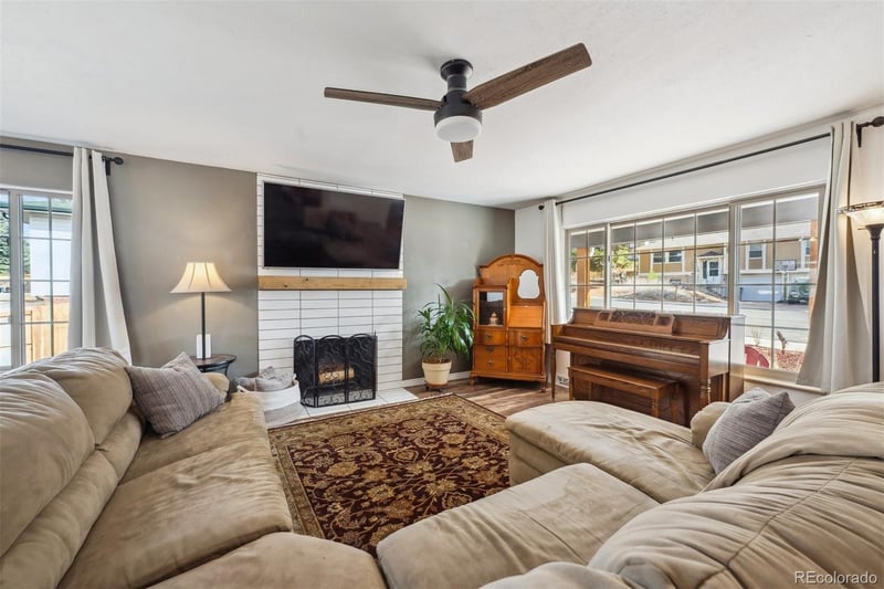 391 Burgess Dr, Castle Rock, CO 80104