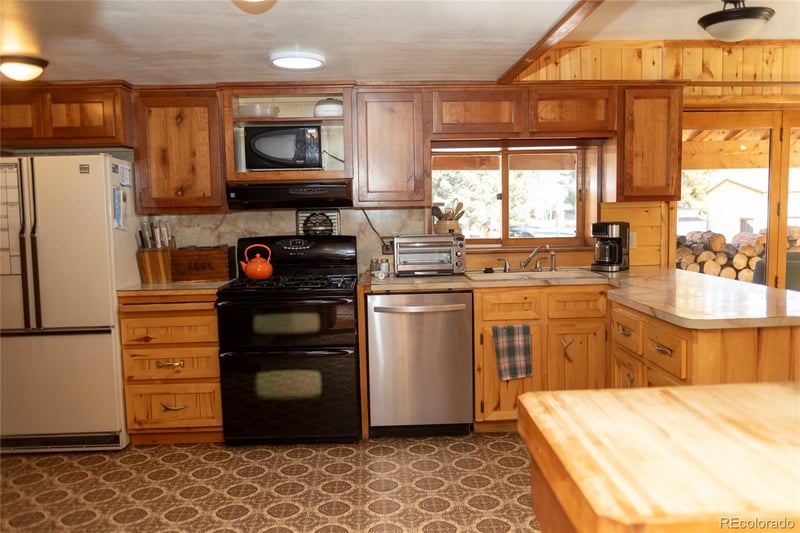 407 S Loma St, Creede, CO 81130