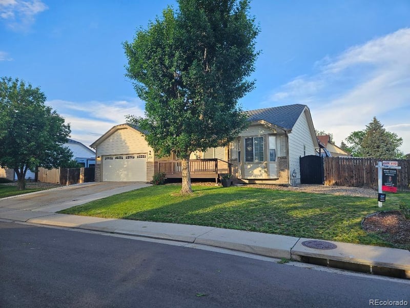 808 Idalia St, Aurora, CO 80011