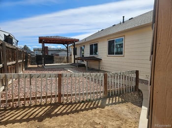 808 Idalia St, Aurora, CO 80011