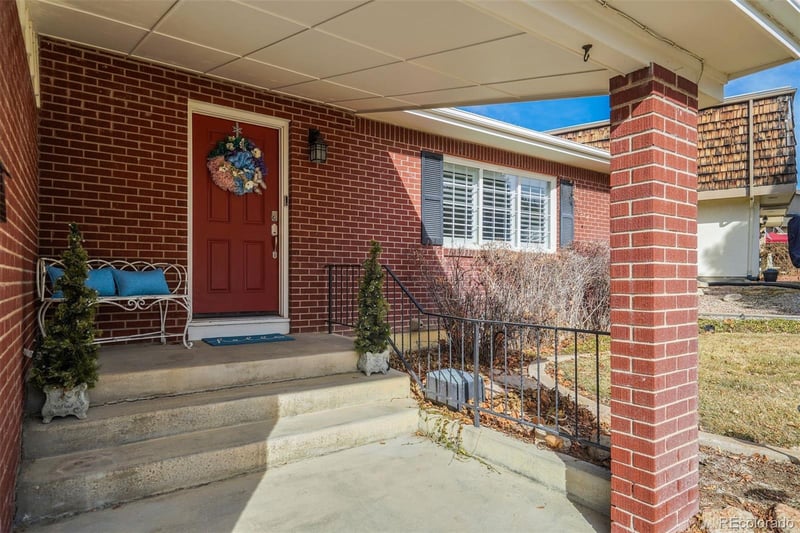7 Belaire Dr, Pueblo, CO 81001