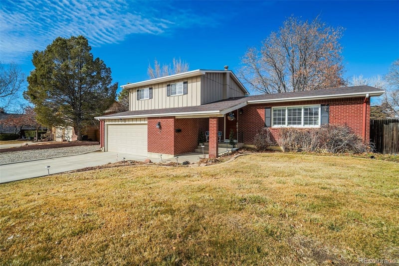 7 Belaire Dr, Pueblo, CO 81001