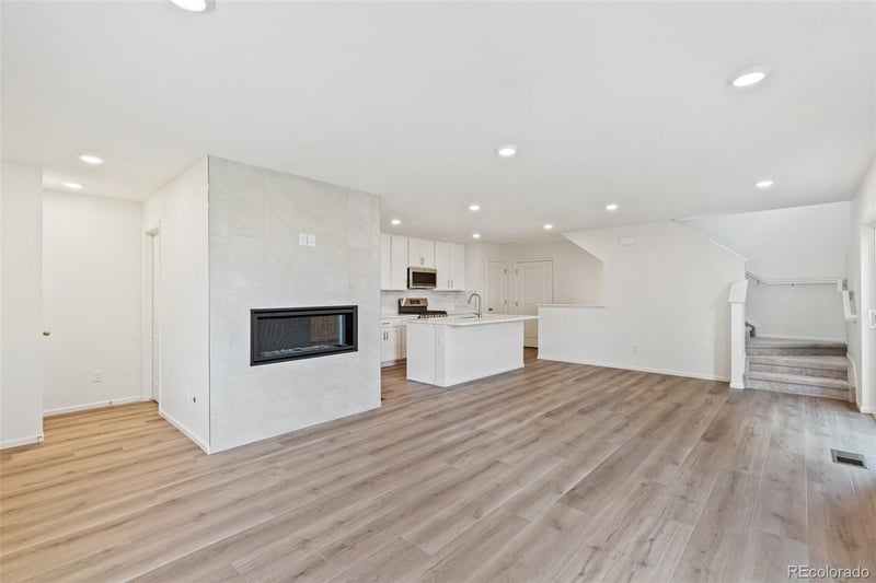 28616 6th Pl, Watkins, CO 80137