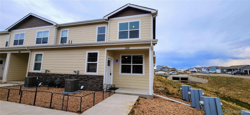 359 S 4th Ct, Deer Trail, CO 80105