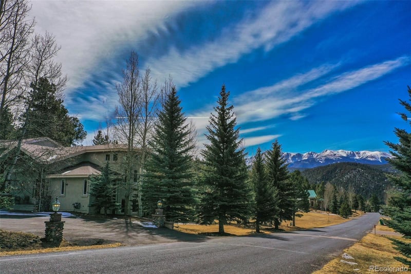 725 Sun Valley Dr, Woodland Park, CO 80863
