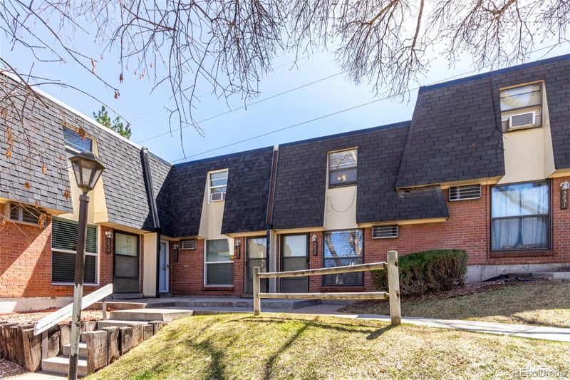 5833 S Pearl St, Centennial, CO 80121