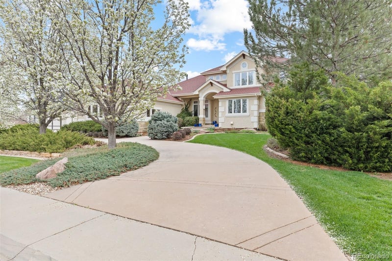 16 Blue Heron Dr, Thornton, CO 80241