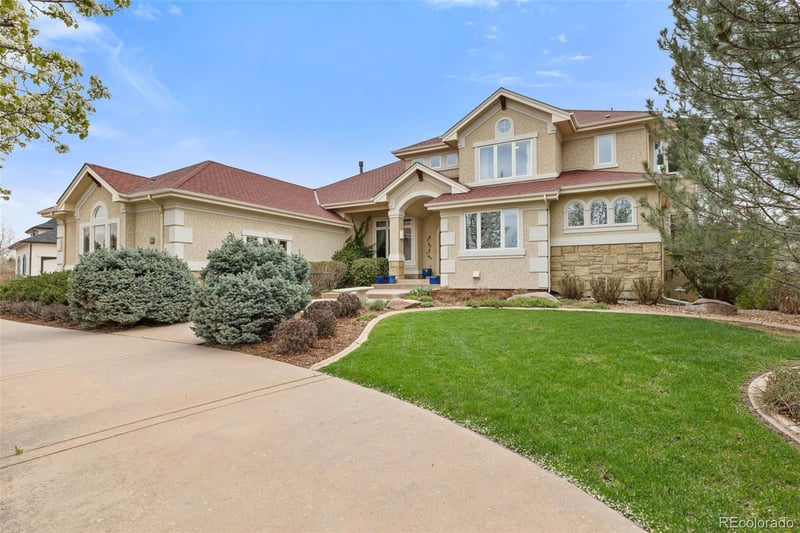16 Blue Heron Dr, Thornton, CO 80241