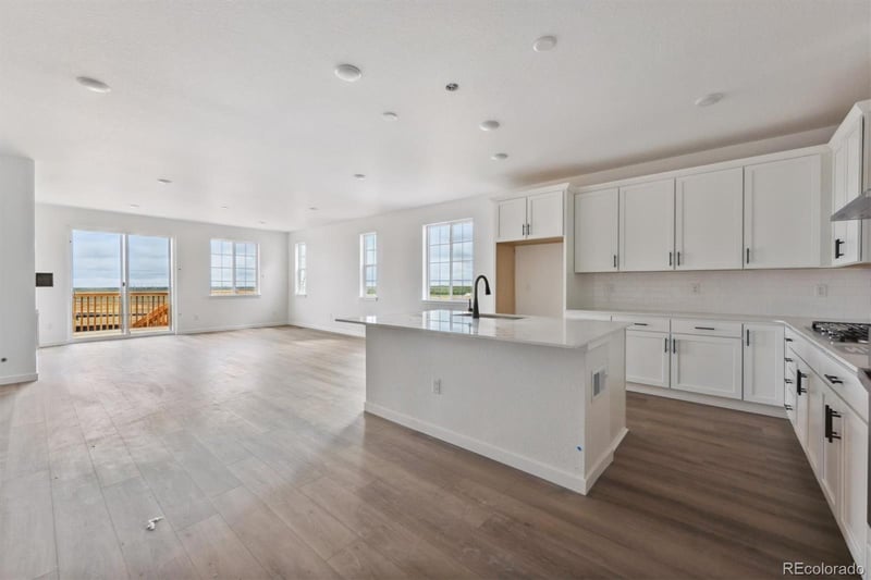 25283 E Warren Pl, Aurora, CO 80018