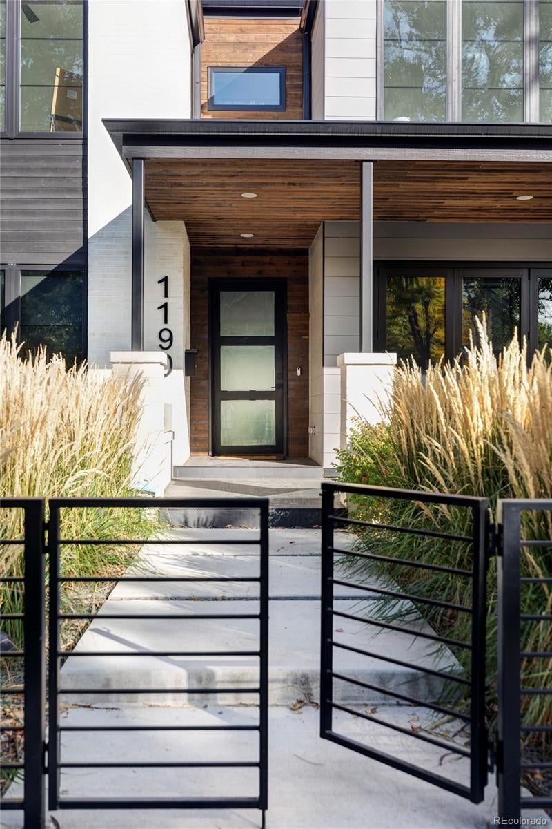 1190 S Vine St, Denver, CO 80210
