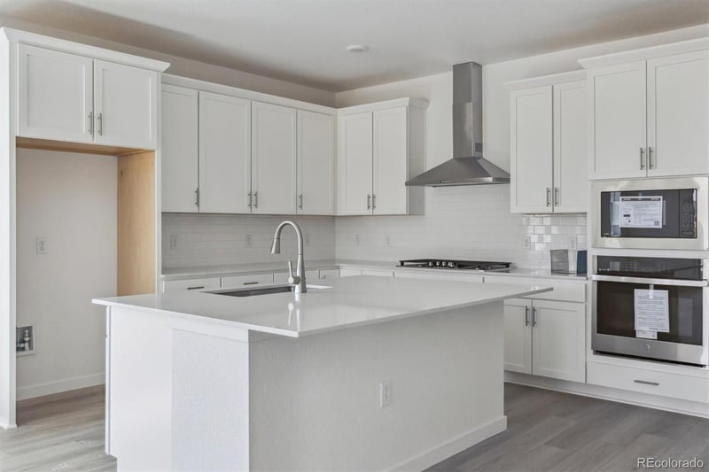 25204 Warren Pl, Aurora, CO 80018