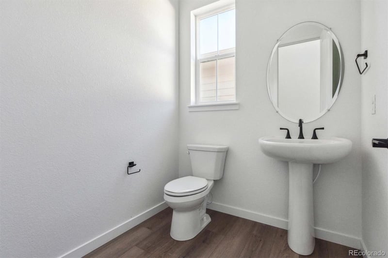 25214 E Warren Pl, Aurora, CO 80018