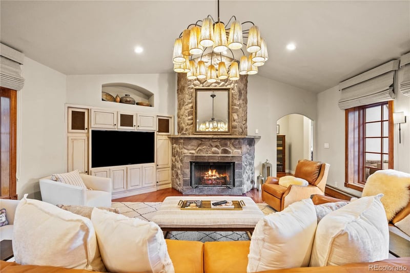 18 Club Ln, Littleton, CO 80123