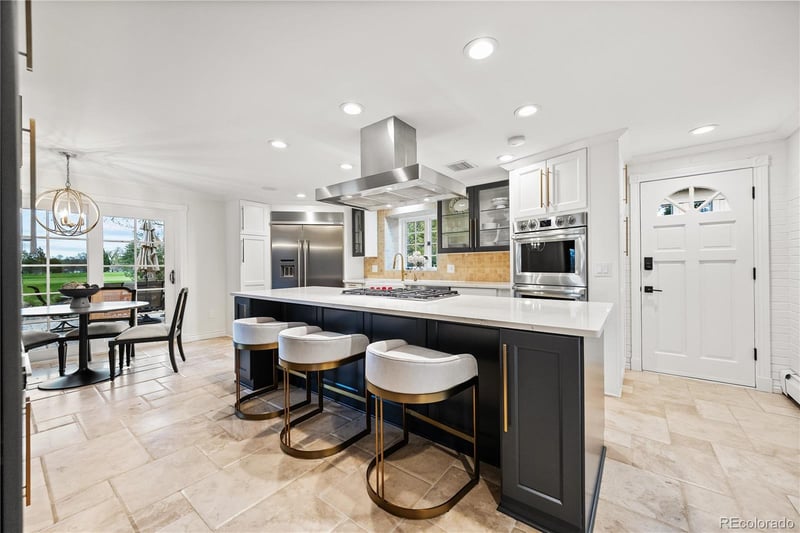 18 Club Ln, Littleton, CO 80123