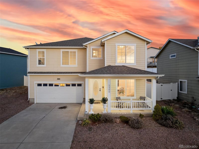 2200 Meadowlark Ln, Pueblo, CO 81008