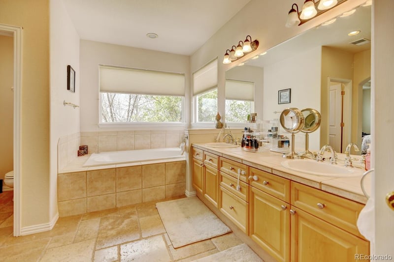 17613 Peakview Ave, Aurora, CO 80016