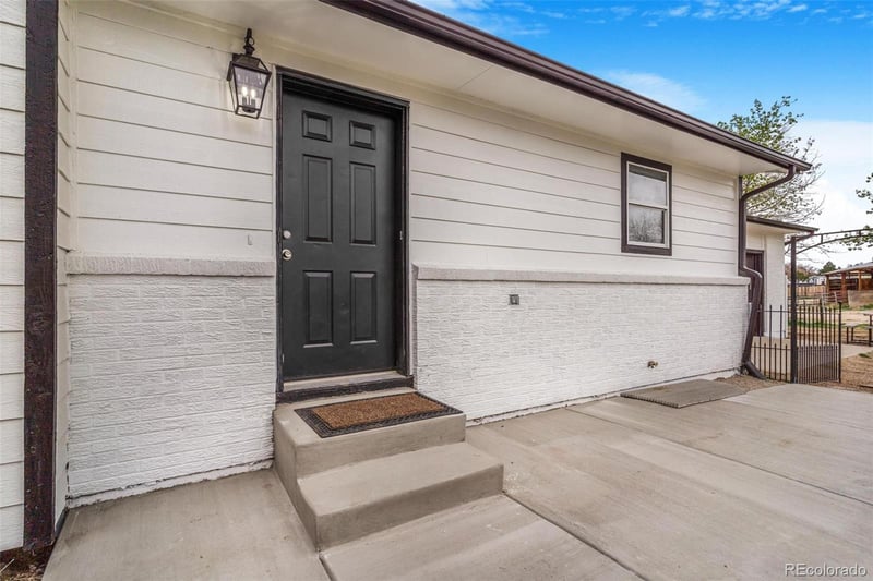 957 Odessa St, Aurora, CO 80018