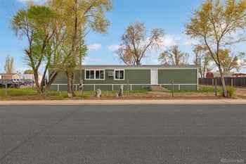 101 Larch Dr, Log Lane Village, CO 80705