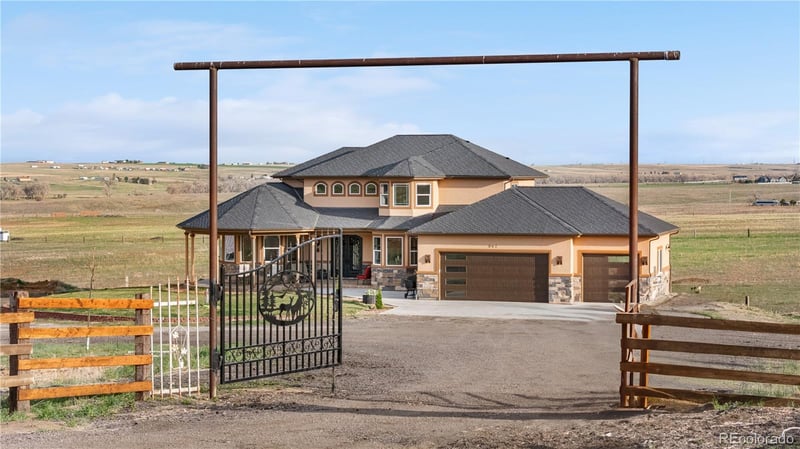 942 S County Road 129 Rd, Bennett, CO 80102
