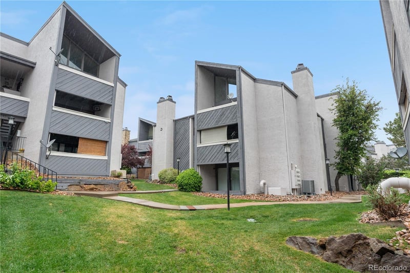 9837 E Peakview Ave #D05, Englewood, CO 80111
