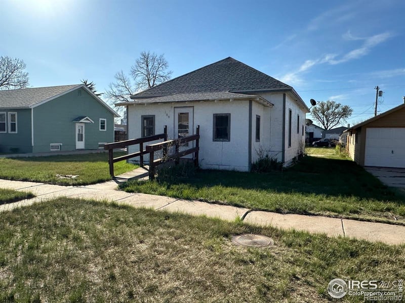 109 5th St, Julesburg, CO 80737